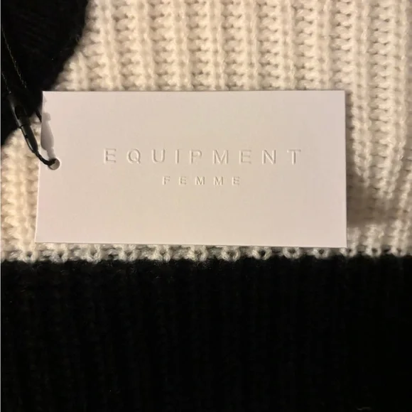 Equipment Femme • Soft • 100% Wool • Black and White (off white) Striped Sweater - Picture 10 of 16